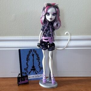 Monster High Scaris City of Frights Catherine DeMew